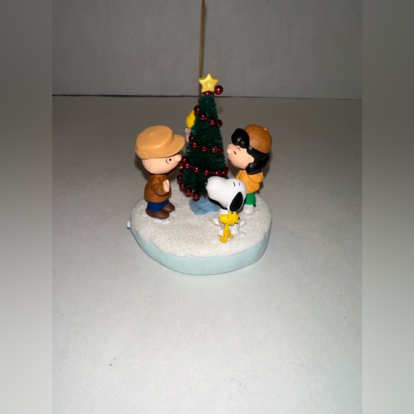 Charlie Brown ornament - Picture 1 of 6